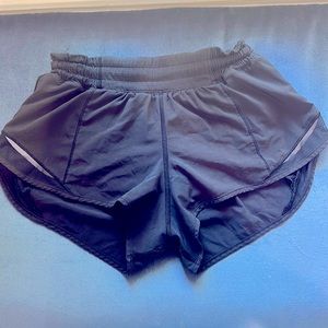 LULULEMON hotty hot shorts size 4 *short version* 2 in inseam